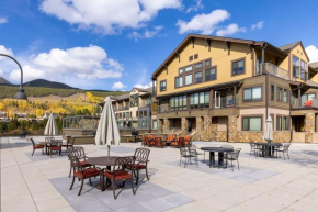 2756 Slopeside condo